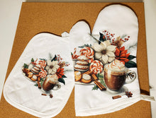 Load image into Gallery viewer, Holiday Kitchen Mitt &amp; Pot Holder Set
